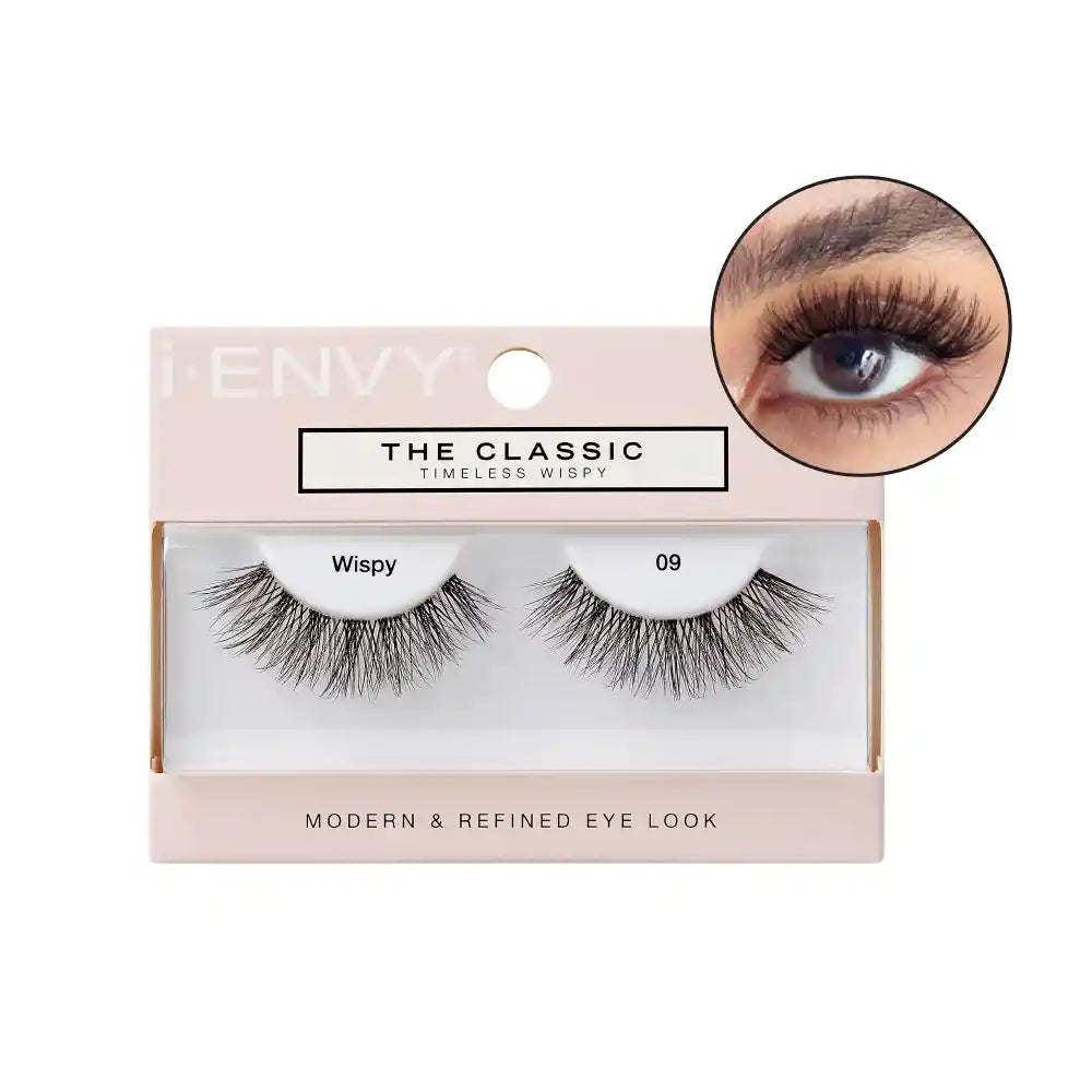 ITC09_main "A single false eyelash. The eyelash is curved and features multiple fine, black strands that taper towards the ends. The base of the eyelash is thicker and appears to be designed for attachment to the eyelid. The strands are arranged in a way that mimics the natural growth pattern of eyelashes, providing a fuller and more voluminous look."
