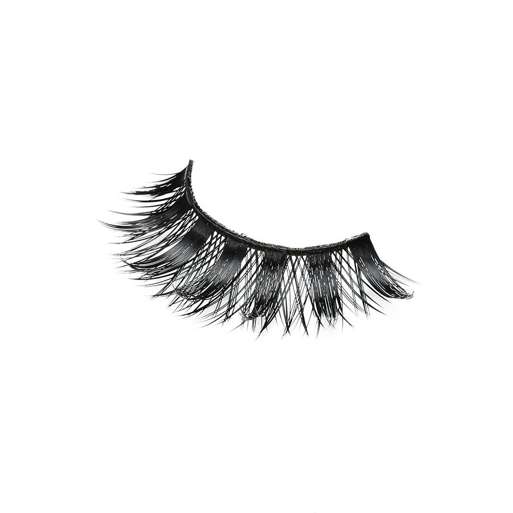 KPEI01_extra_003 "I-ENVY 3D Chic Strip Lashes, additional product view 3."