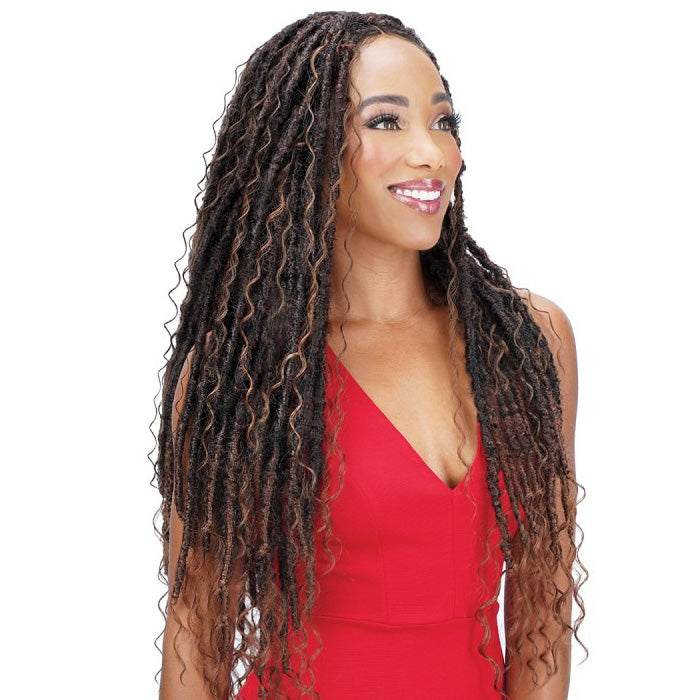 Zury NaturaliStar Bonita Boho 2X supplier model wearing the 24-inch loc style